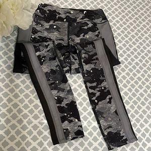 NWOT Girl's Avia Athletic Leggings Space gray/black large(10/12)